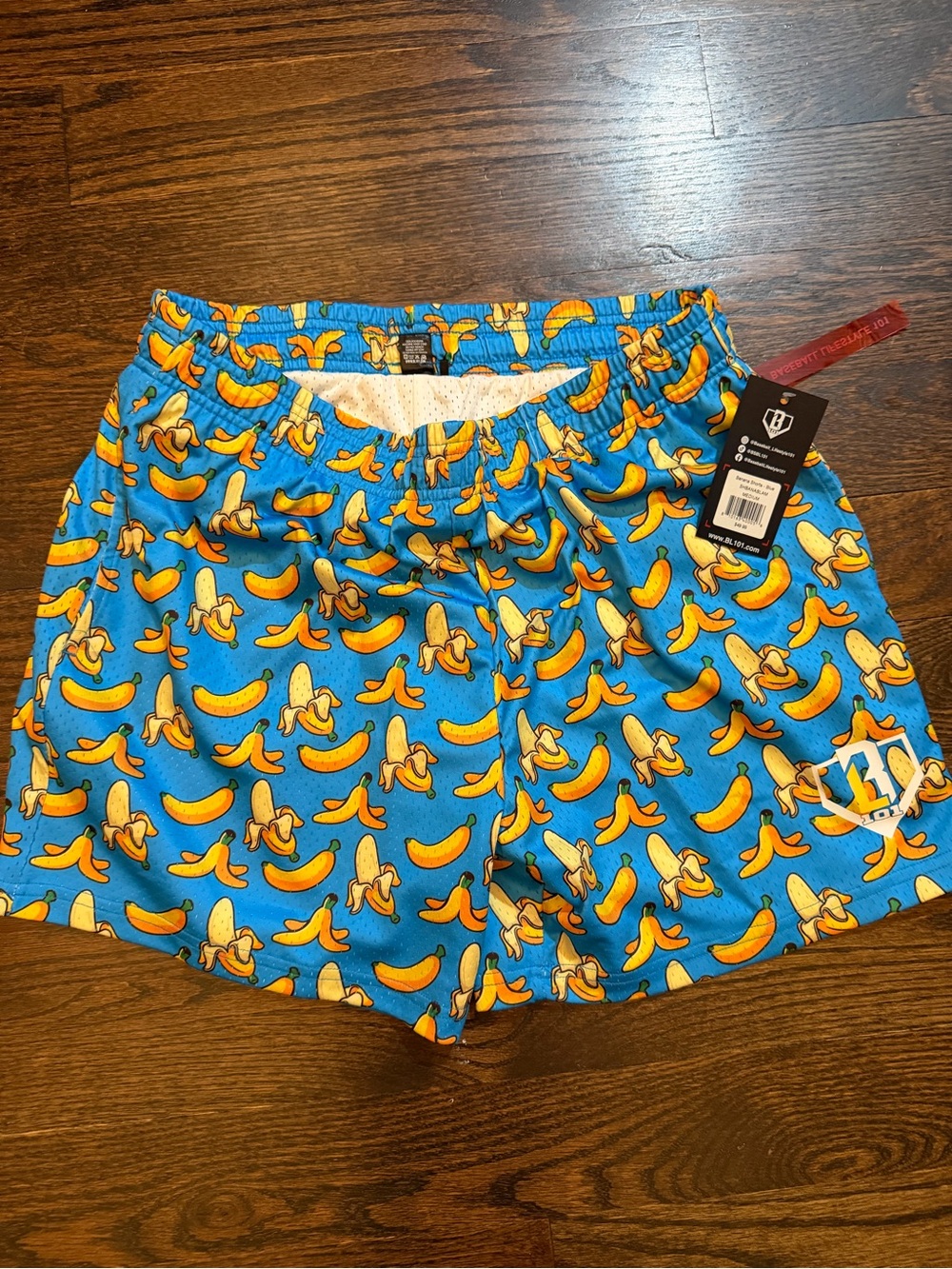 Baseball lifestyle 101 Banana-Print Shorts. Size Medium. New w tags